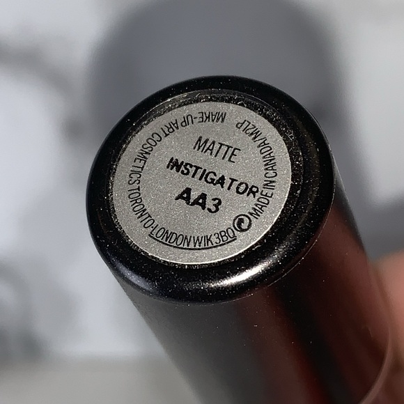 INSTIGATOR Matte Lipstick MAC - Picture 5 of 11